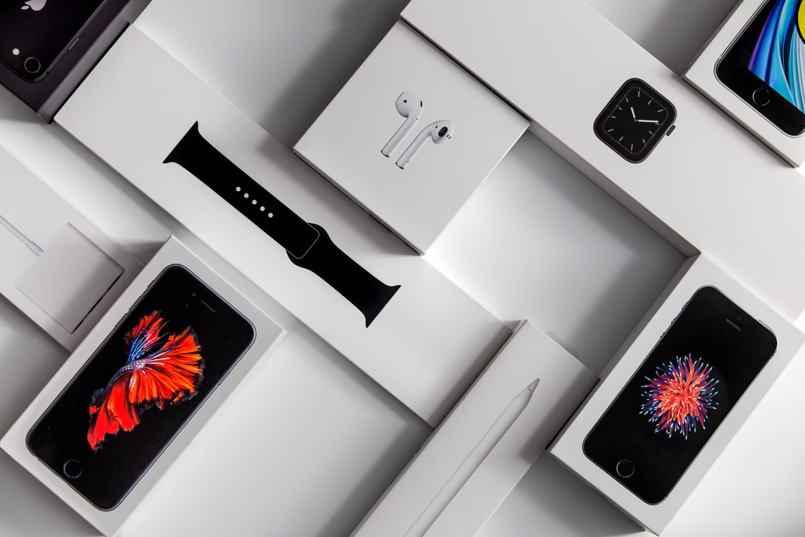 What Makes Apple’s Branding Strategy Stand Out | Simplified