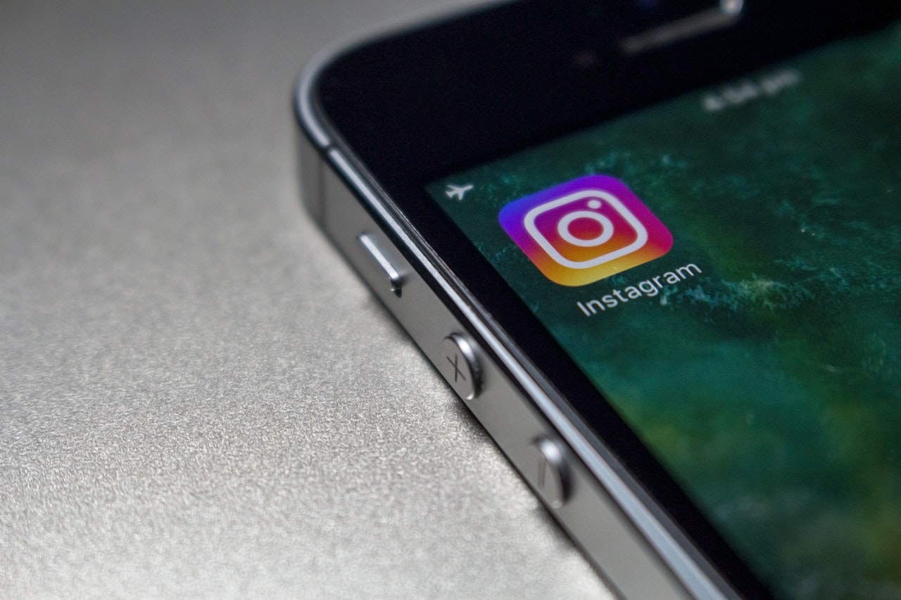 instagram-app-on-phone