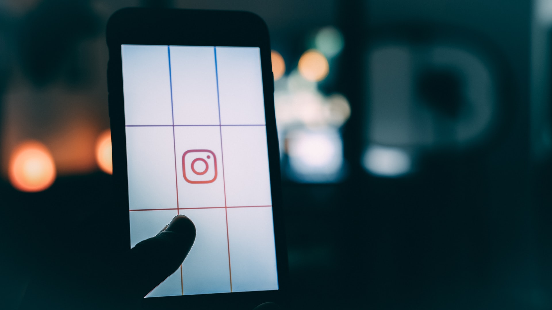 instagram-grid-on-phone