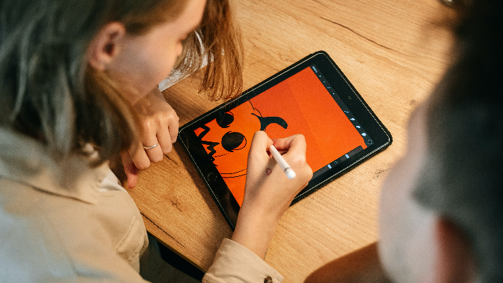 woman drawing on ipad woman drawing on ipad